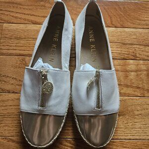 Anne Klein Women’s Akzetta White Sneaker Size 8.5M